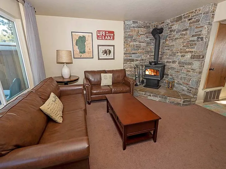 Cozy fireplace to warm in the evenings