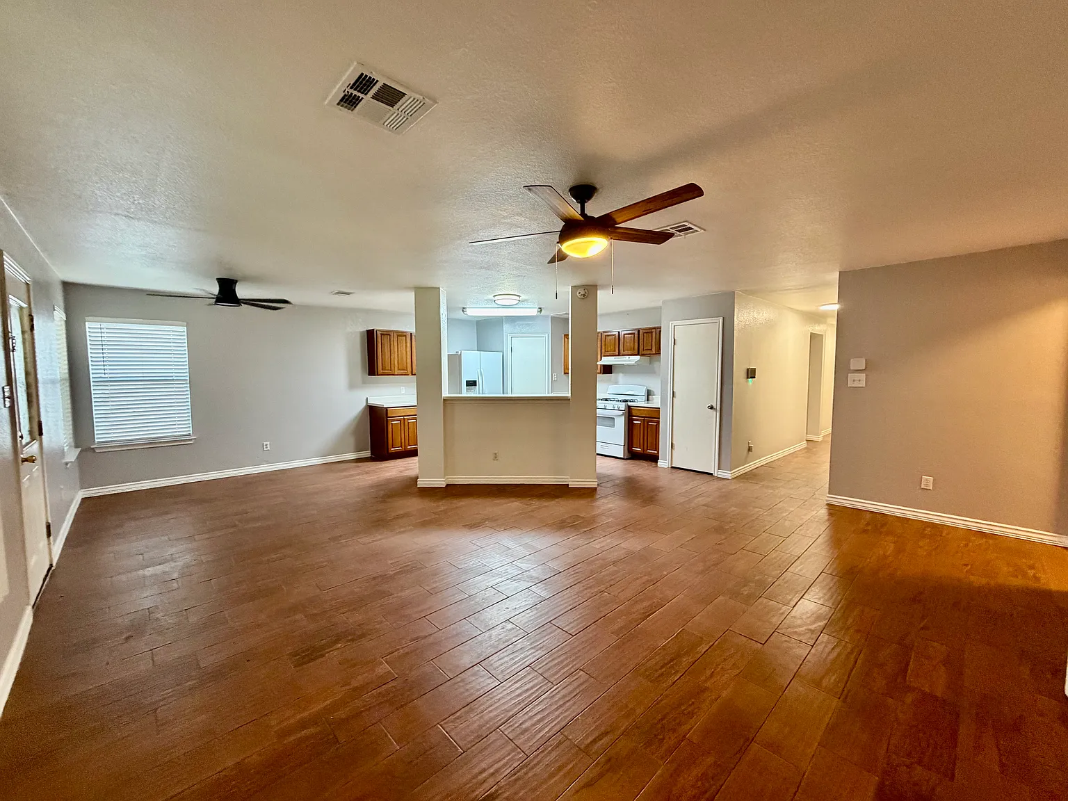 3 bed, 1398 sqft, $1,850 — Photo 2