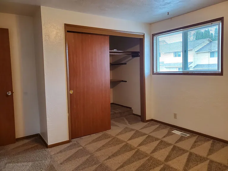 085-Applewood Apartments — Photo 6