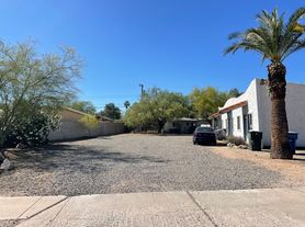2 Bedroom and 1 Bath Triplex!, 2 br / 1.0 ba, $1100