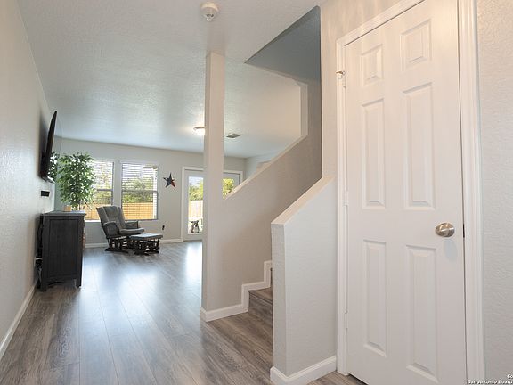 4th image of 3775 Hideaway Green