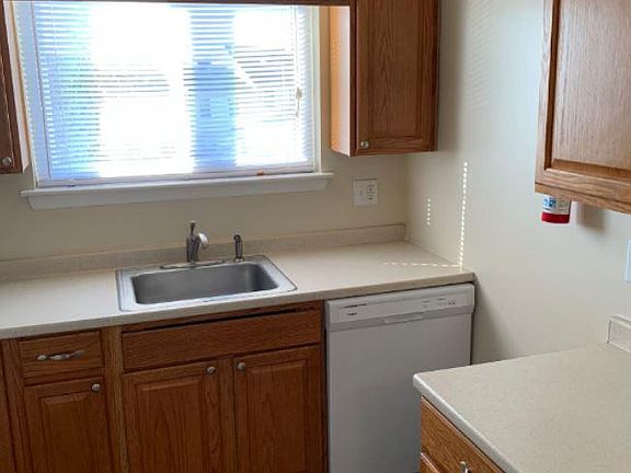 3rd image of 5200 Hilltop Dr APT W13