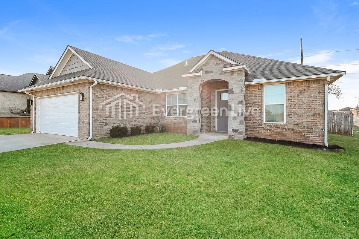 Building Photo - 2000 Ladera Ln