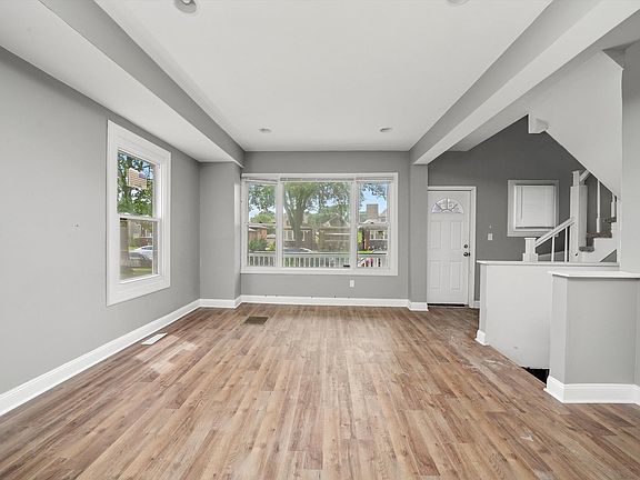 4th image of 7711 S Prairie Ave