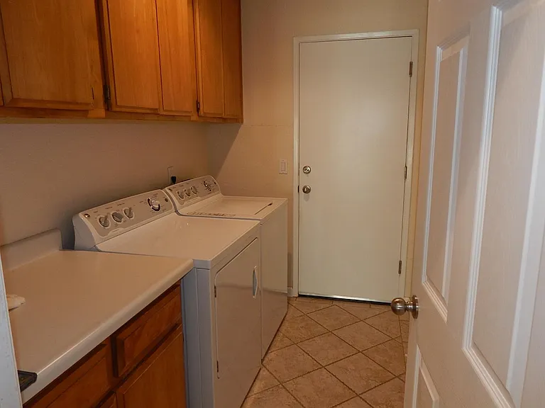 1209 Evans Ct — Photo 31