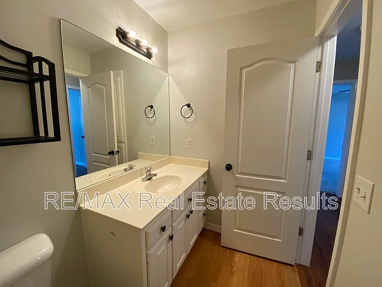 1601 S 24th Pl — Photo 16