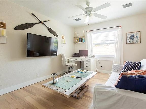 4th image of 6410 S Olive Ave #B