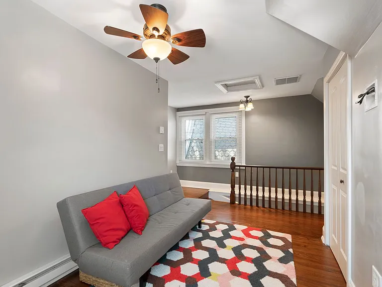 104 Rochelle Ave — Photo 26