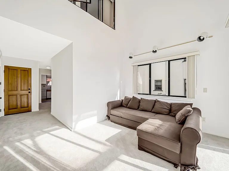 2578 Virginia St #6 — Photo 15