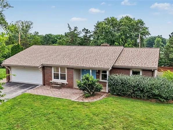50 White Plains Dr, Chesterfield, MO 63017