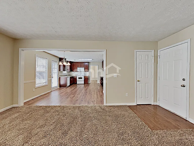 1318 Baylor Dr — Photo 7