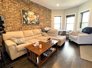 527 W Barry Ave APT 1S, Chicago, IL 60657