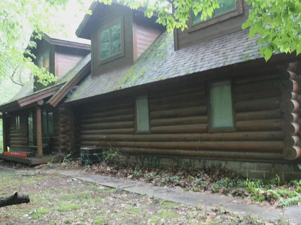 3825 Dryden Rd, Dryden, MI 48428