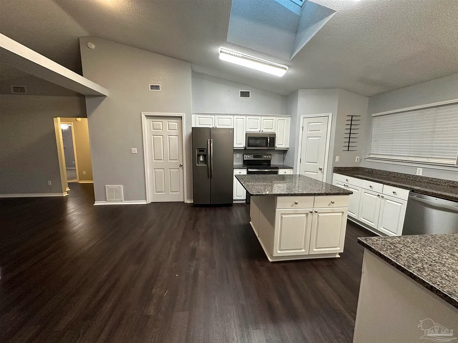 3 bed, 1850 sqft, $2,050 — Photo 2