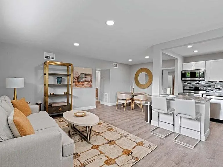 2312 Spanish Trl — Photo 1