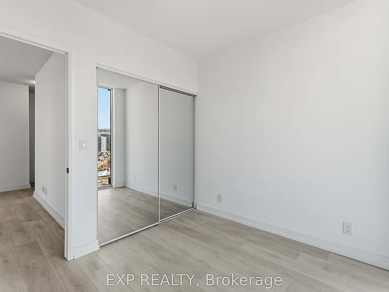 75 James St S #1522 — Photo 4