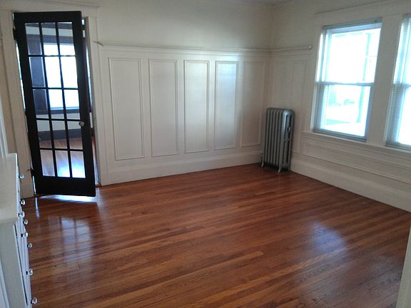3rd image of 4 Leslie Rd #1