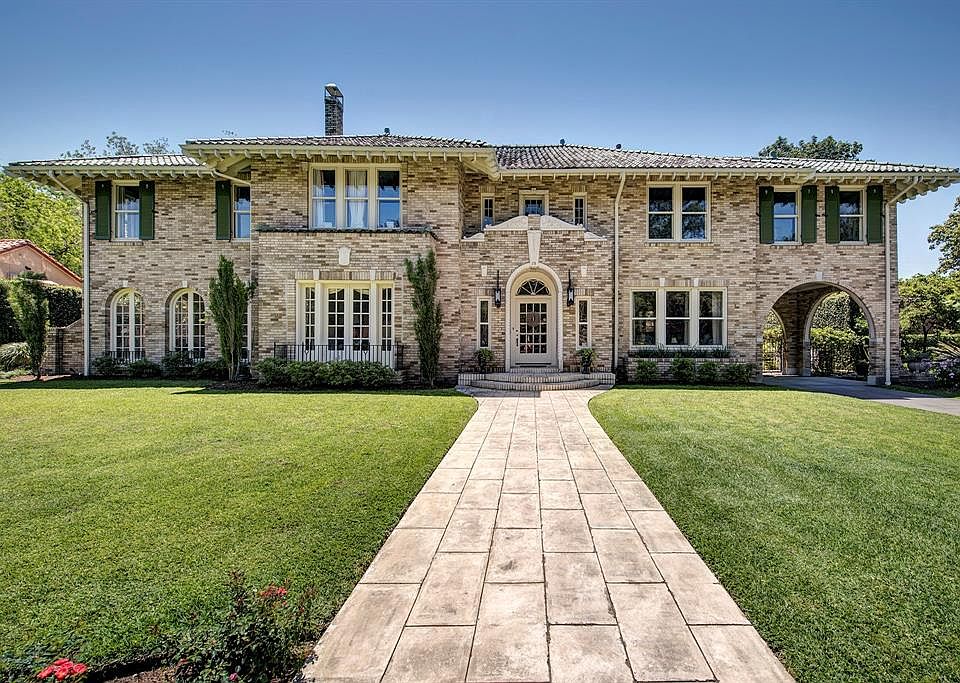 1st image of 15 Courtlandt Pl