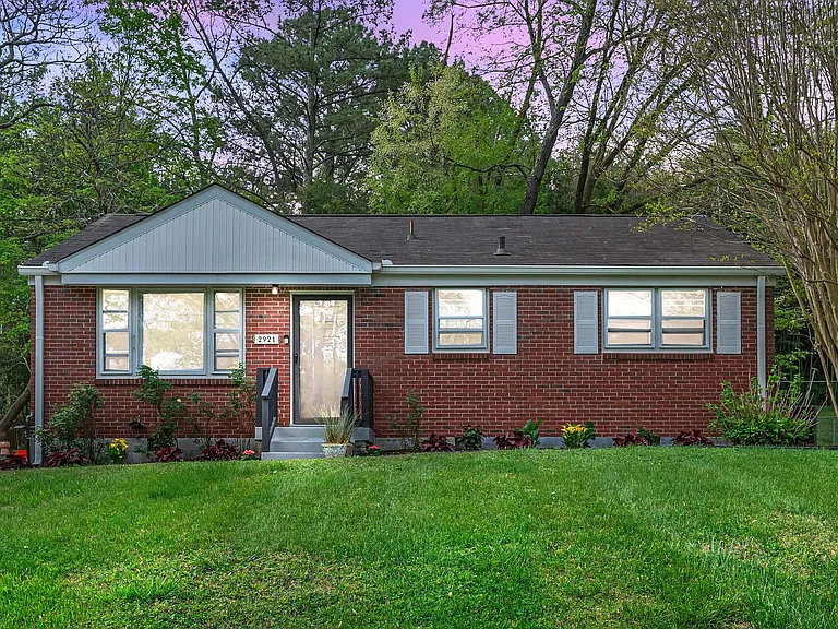 2921 Twin Lawn Dr — Photo 26