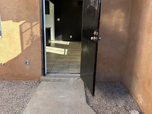 Updated 1 and 2 Bedroom Apartments, 217 Stilwell Dr NE #A, Albuquerque, NM 87112