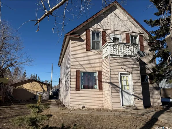 464 1st AVENUE E, Melville, SK S0A 2P0