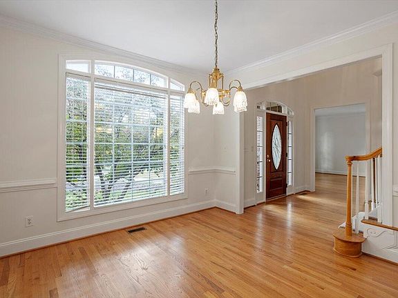 3rd image of 104 Kelekent Ln