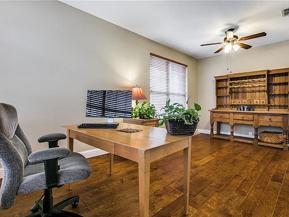 5th image of 1836 Newton Dr