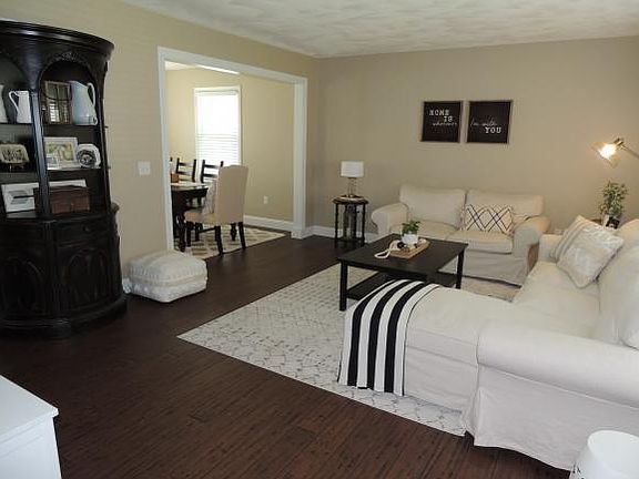 3rd image of 19 Wightman Dr