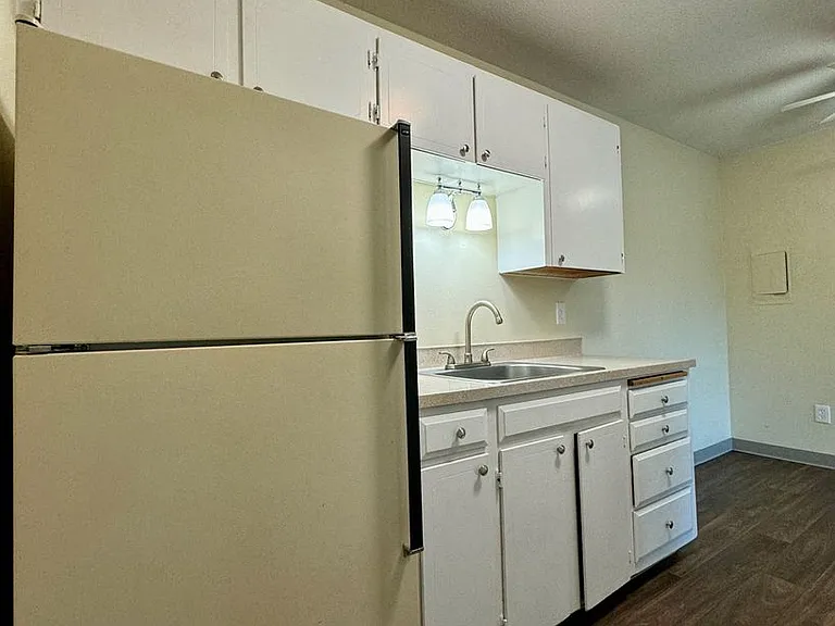 Sweetbriar Apartments — Photo 6