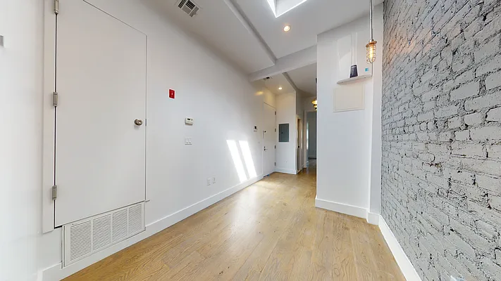 Rented by Bond New York | media 19