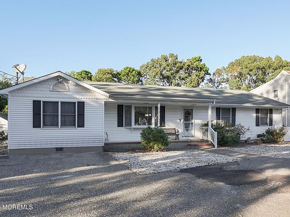 4th image of 443 E Arverne Avenue