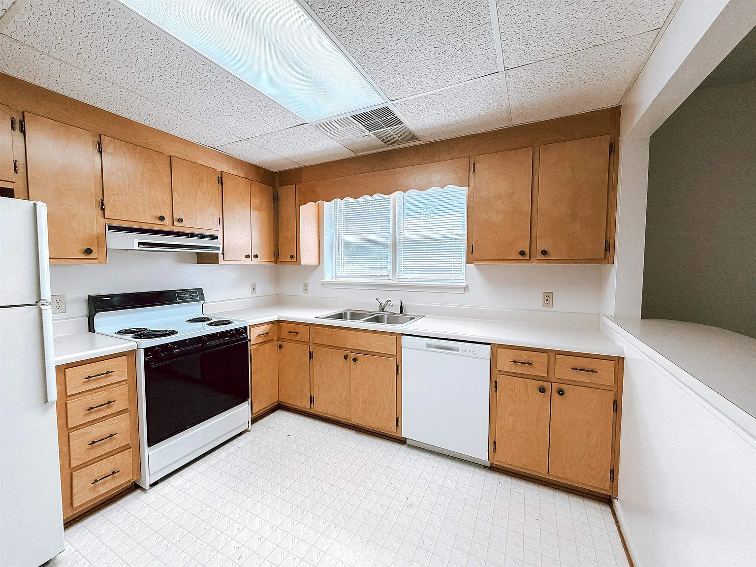 2 bed, 1.5 bath, $1,050 — Photo 4