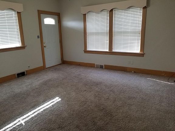 4th image of 907 W 5th St