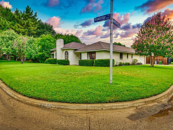 3rd image of 4201 Trowbridge Dr