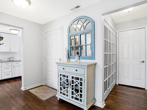 3rd image of 6484 Watham Ct