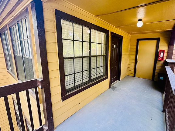 3rd image of 385 Woodside 201 Dr #201