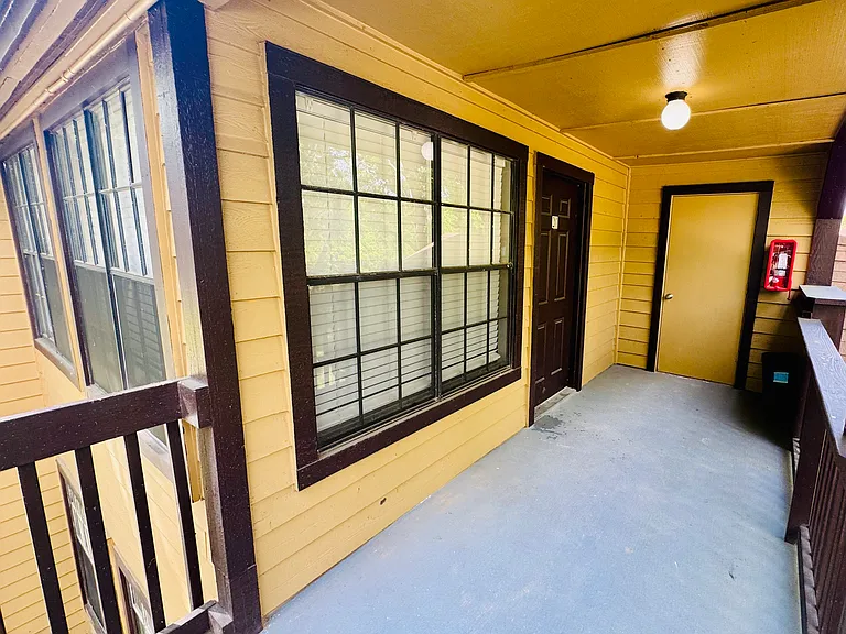 385 Woodside 201 Dr #201 — Photo 3