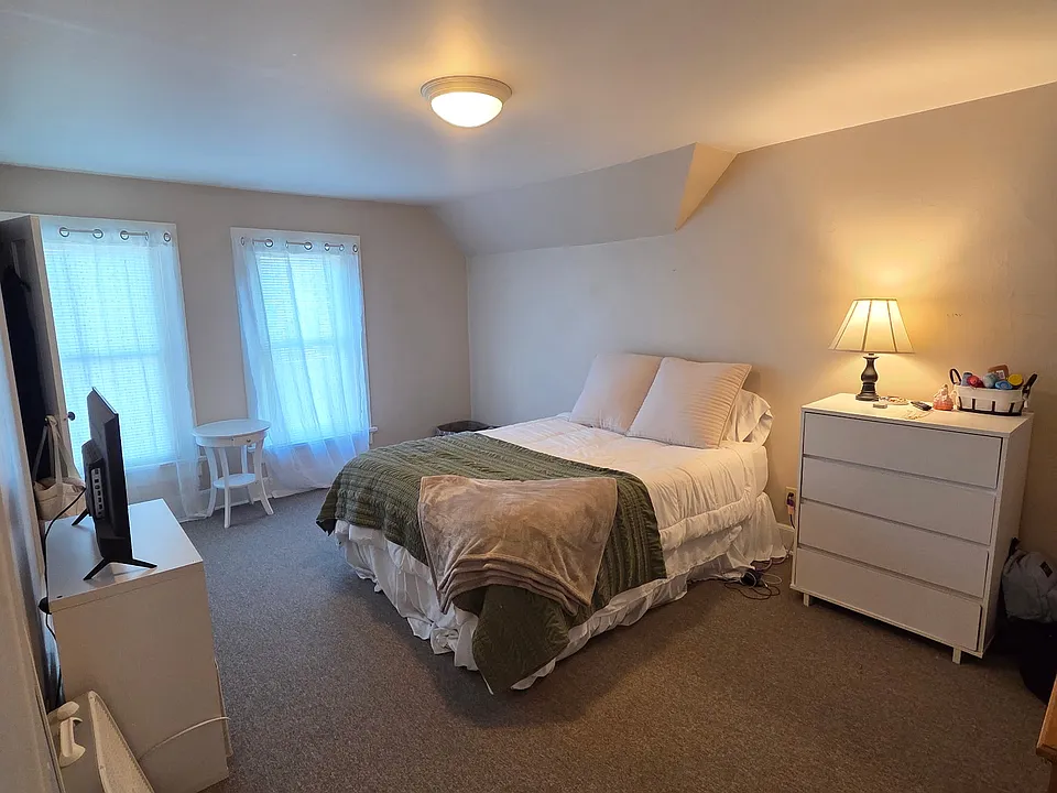 W59N410 Hilbert Ave #UPPER