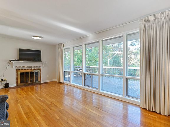 2nd image of 3900 Sulgrave Dr