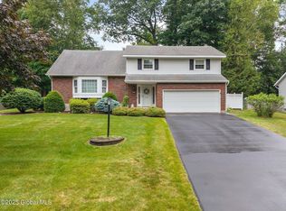 32 Reed Ln, Clifton Park, NY 12065