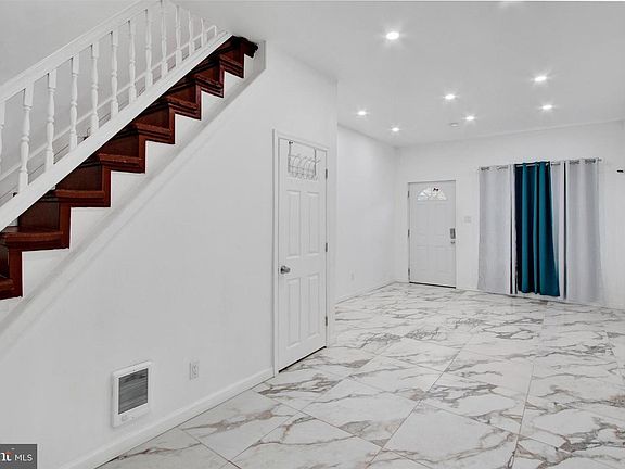 5th image of 1045 Chestnut St