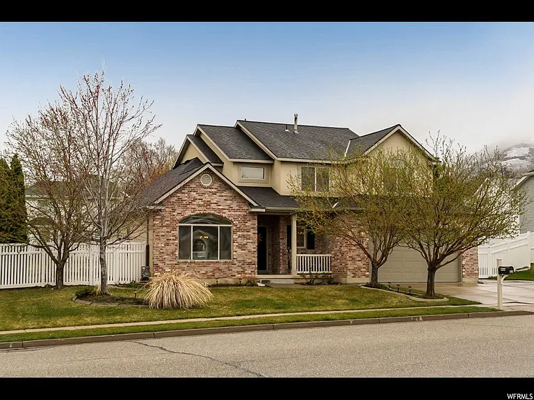 804 Creek Ln — Photo 1