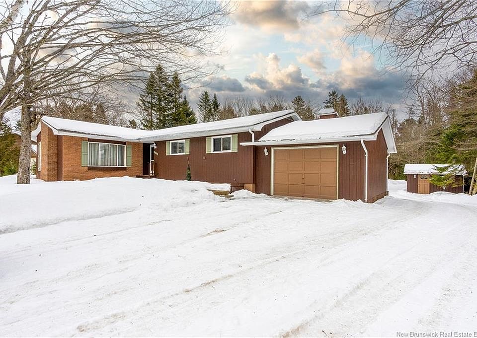 1st image of 3020 Loch Lomond Rd