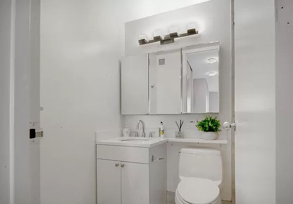 5th image of 1 Irving Pl APT U11g
