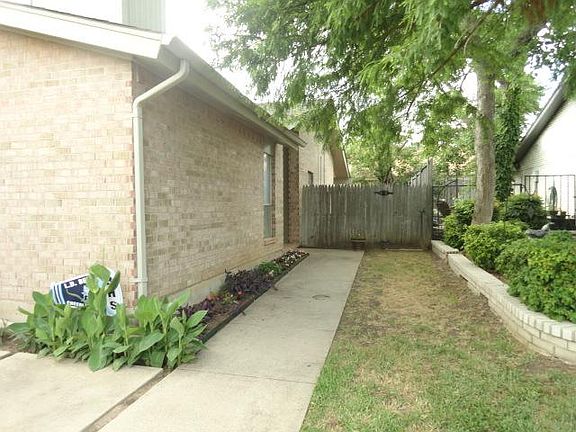 3rd image of 917 Shady Creek Ln
