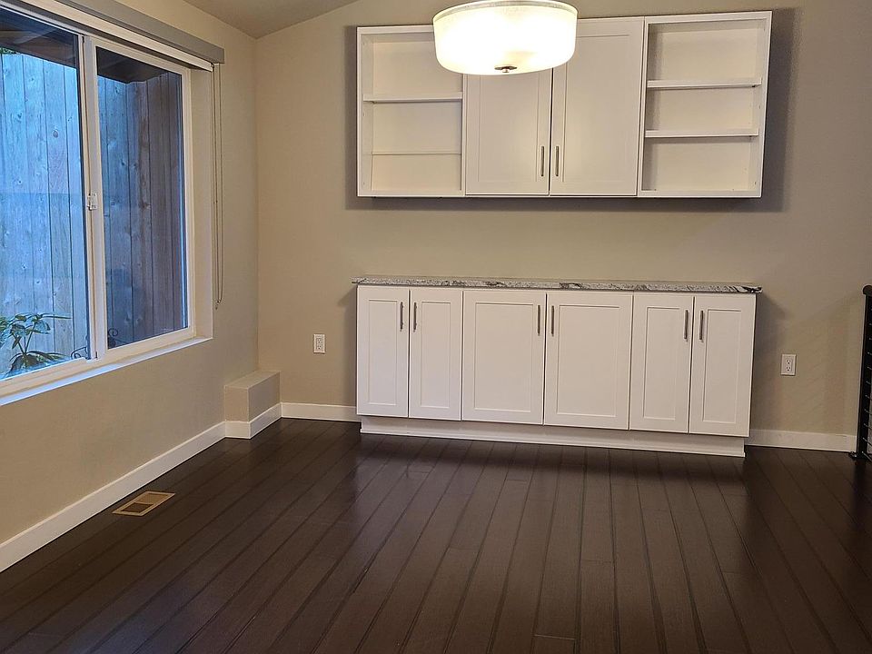 Plenty of storage in the dining room
