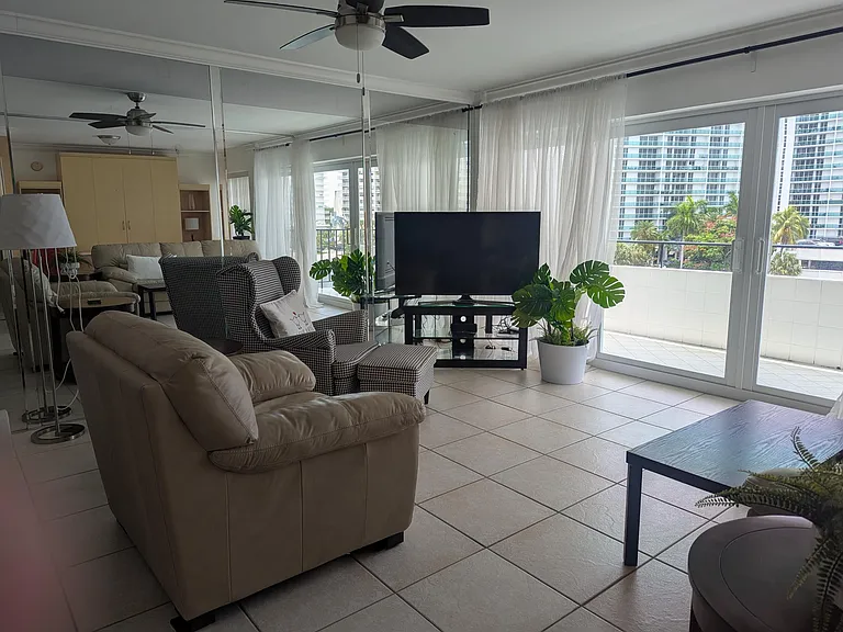 220 Kings Point Dr #501 — Photo 7