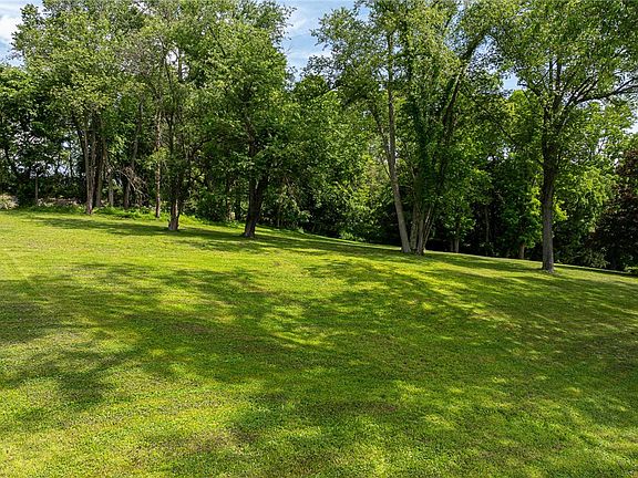 4th image of 60 Woodrow Dr