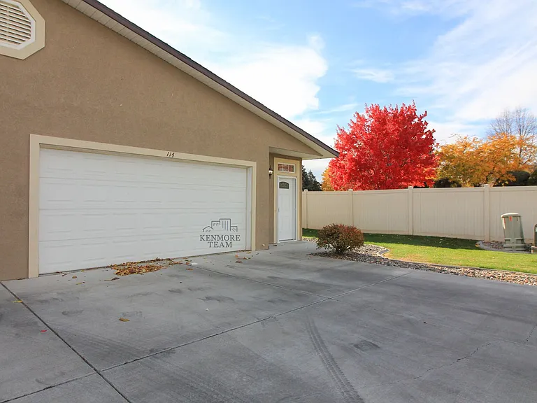 114 S Tweedt Pl — Photo 1