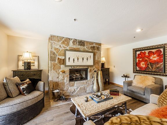 3rd image of 1585 Empire Ave #206